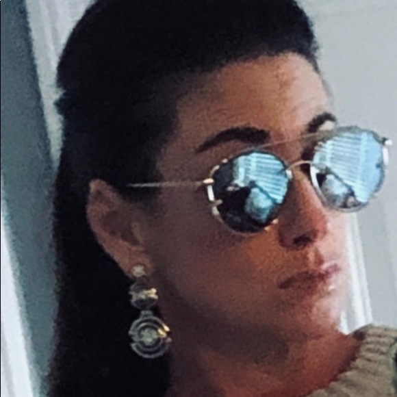 Meet your Posher, Ellen - Picture 1 of 1